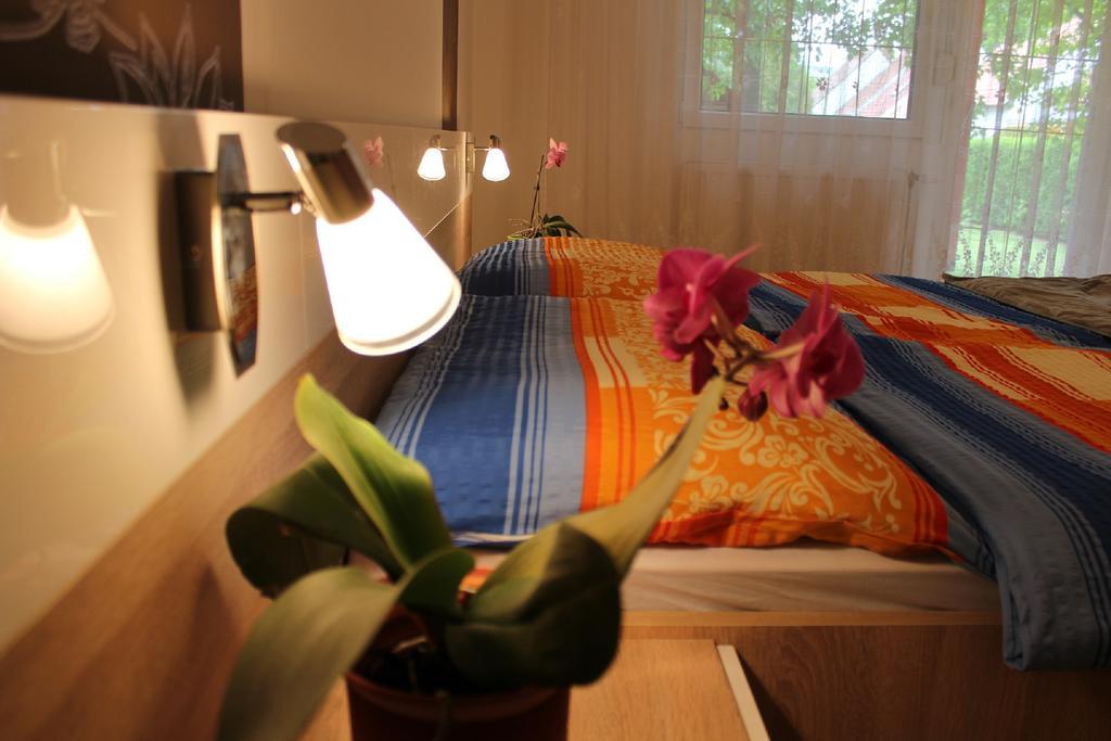 Anita Apartman Buk Exterior photo